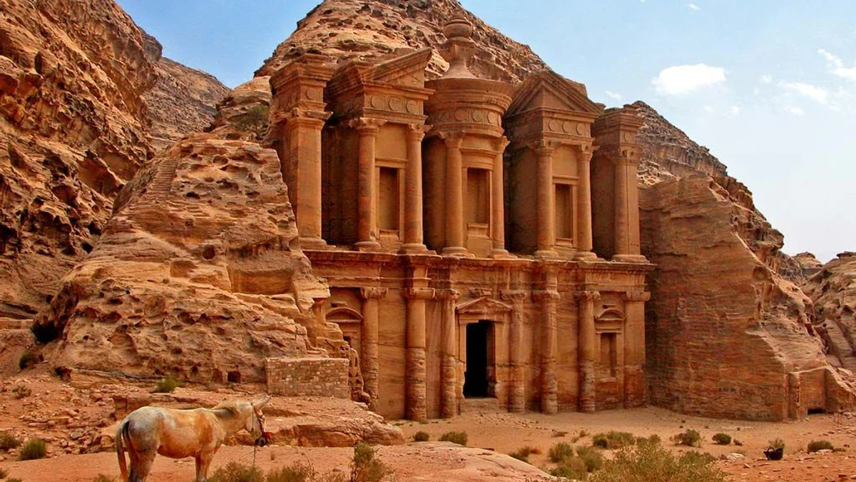 Jordānija — Petra, Wadi Rum un Sarkanā jūra Jordānija — Petra, Wadi Rum un Sarkanā jūra