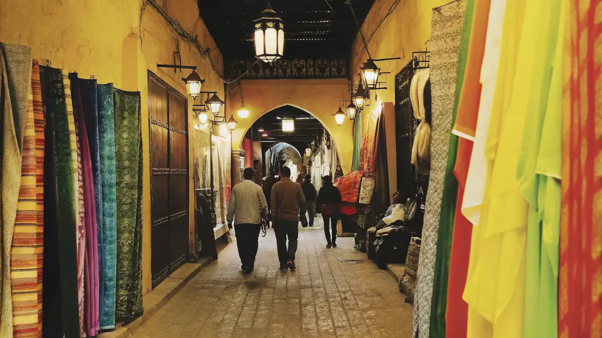 Marokas kartes attēls ar budžeta nodalījumiem — medina, dīnas, piekraste Marokas kartes attēls ar budžeta nodalījumiem — medina, dīnas, piekraste