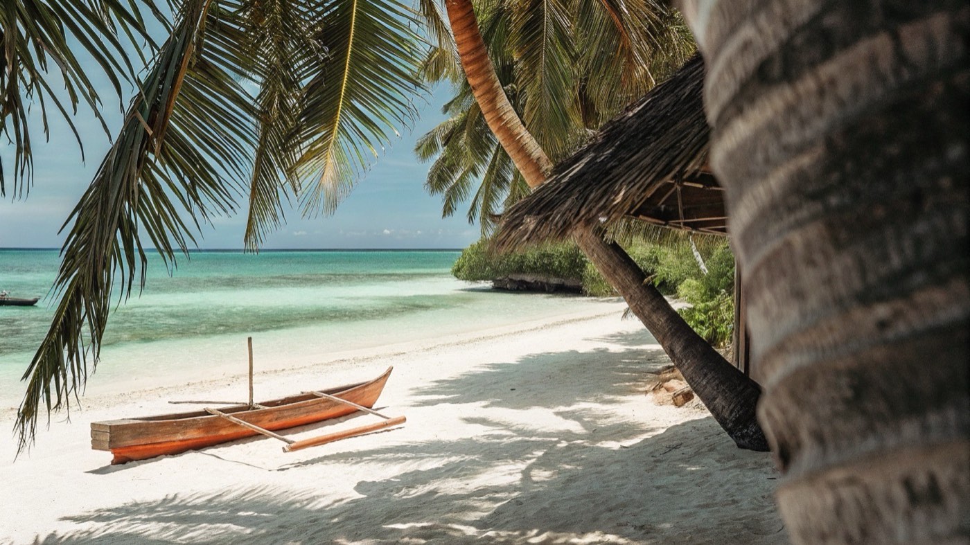 Zanzibāras baltās pludmales ar turkīza ūdeņiem Zanzibāras baltās pludmales ar turkīza ūdeņiem